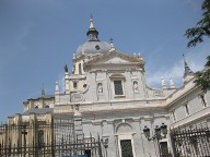 Die Almudena Kathedrale in Madrid